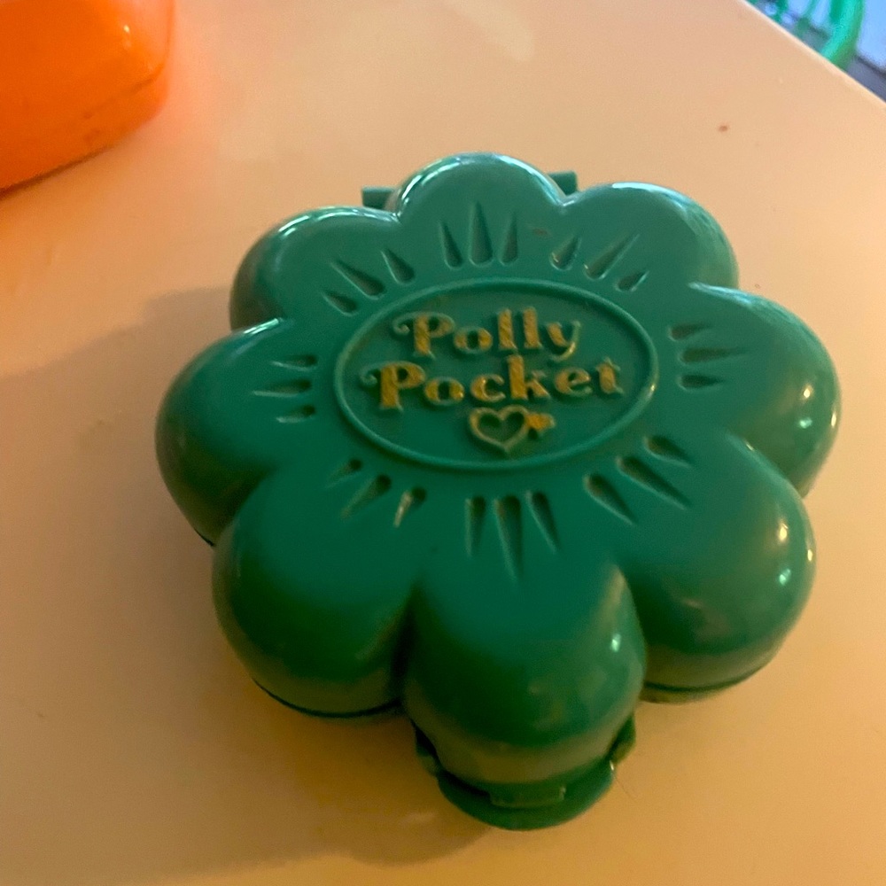 Polly Pocket Pool Party